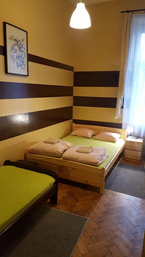 Smocza Jama Hostel Krakau Exterior foto